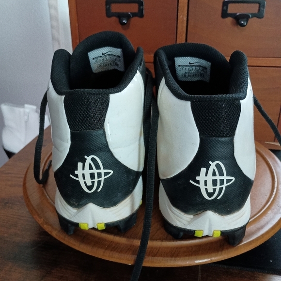 Nike Huarache Black and White Baseball Cleats_10.5 main image 7